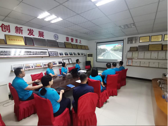 公司組織中層領(lǐng)導(dǎo)觀看《全國抗擊新冠肺炎疫情表彰大會》回放